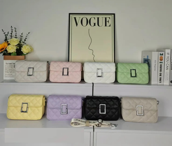 Сумка жіноча крос-боді стьобана 21*15 см з клапаном зі штучної шкіри у різних кольорах Zhenya, фото 1