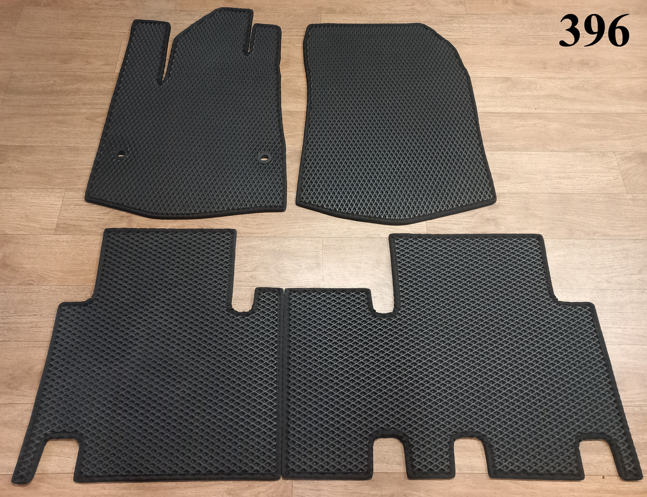 Килимки ЕВА на Opel Combo Е '18-, з центральним підлокітником