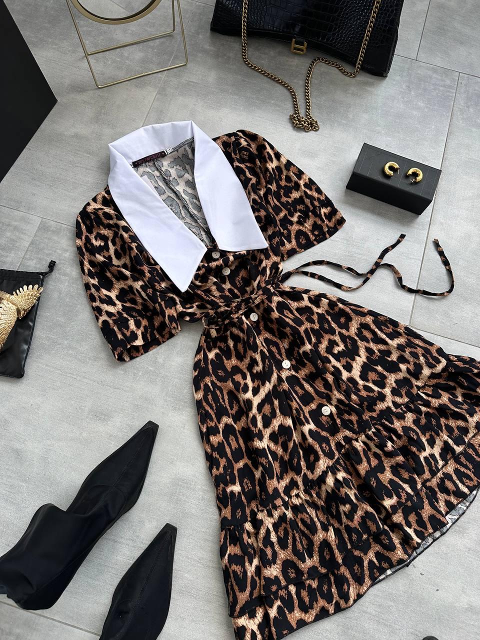 Літня легка жіноча трендова міні сукня з коміром леопардовий принт на ґудзиках з поясом лео штапель VS, фото 1
