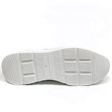 Жіночі шкіряні кросівки білого кольору на шнурівці з перфорацією 230471(229) розмір 36, фото 9