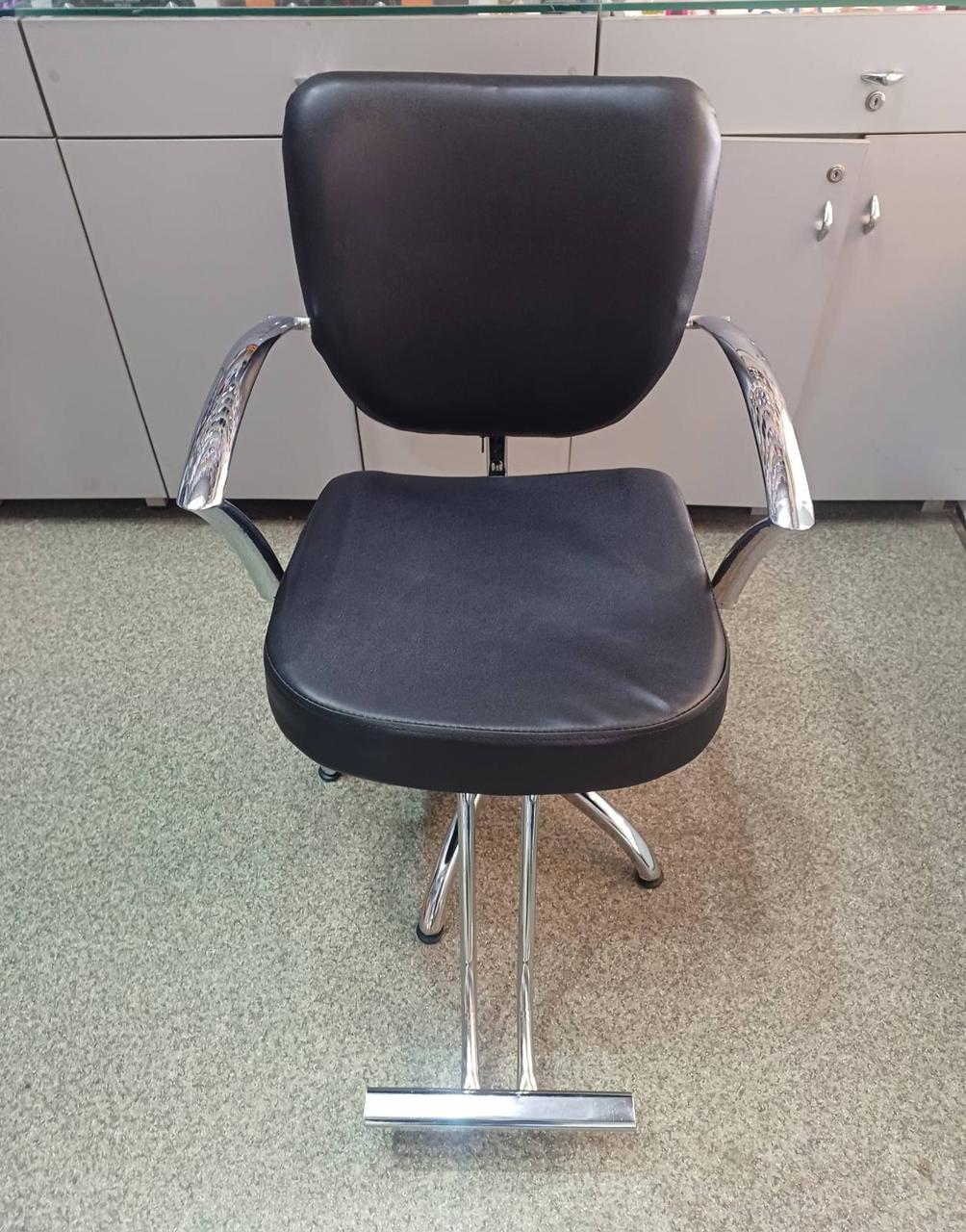 Перукарське крісло на гідравліці