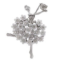 Брошка металева на сріблястій основі балерина з квіточками та з білими стразами розмір 55х40 мм
