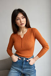 Кофта молодіжна теракотового кольору в рубчик прикрашена ґудзиками розмір 42-48