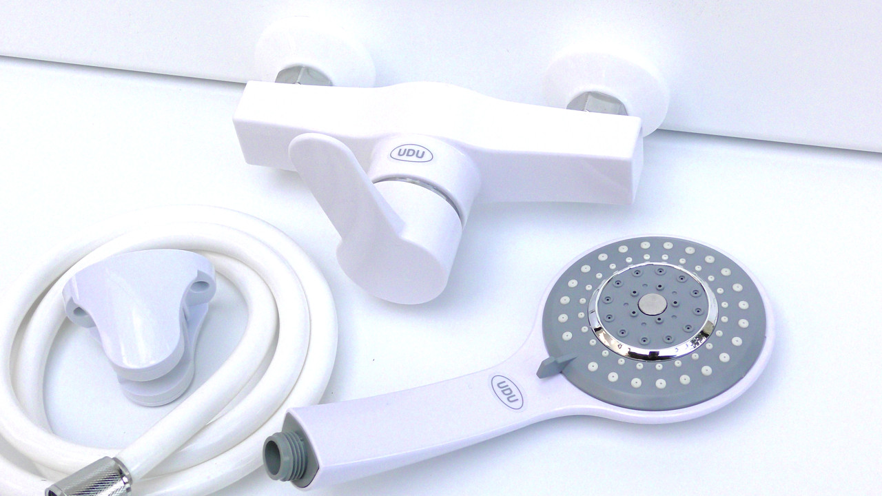 Білий змішувач для ванни пластиковий змішувач для душа фірми UDU код товара 10439