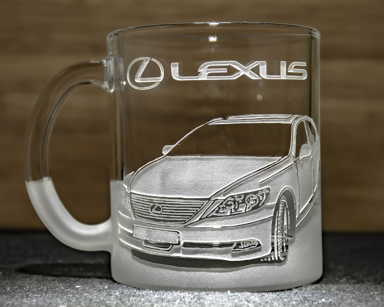 Чашка для чаю та кави з гравіюванням фото автомобіля Lexus LS 460