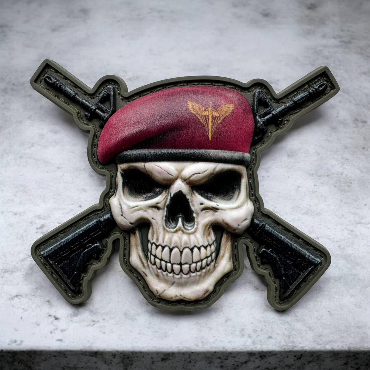 Шеврон ДШВ череп у береті з автоматом пвх