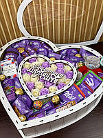 Солодкий набір у коробці у формі серця з мильними трояндами, шоколадками та цукерками Milka 56 47 12 + Іграшка
