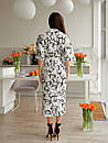Жіноче біле літнє плаття-сорочка міді з чорним принтом, фото 5