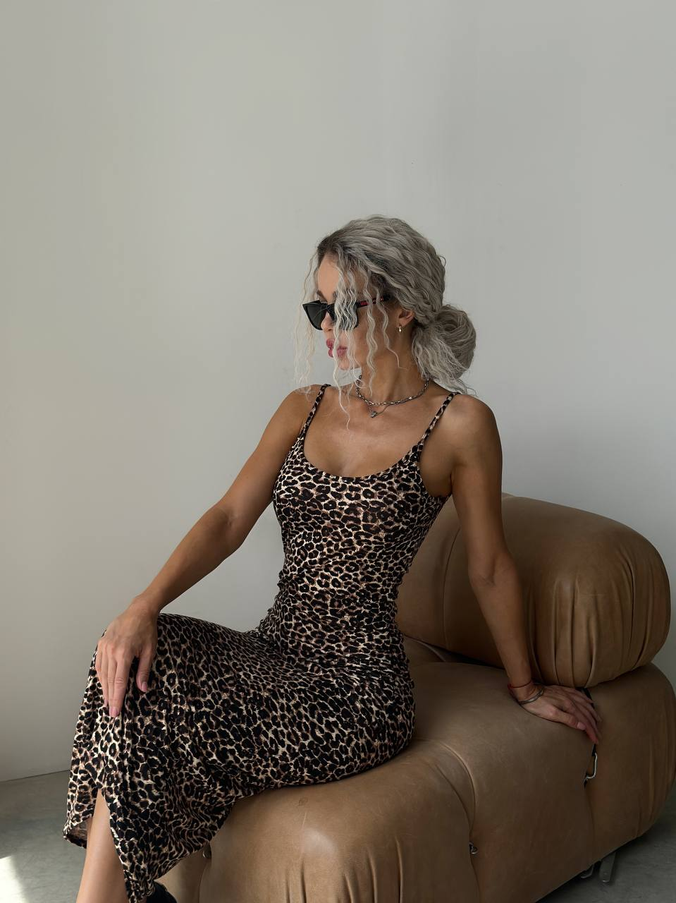 Іноча леопардова сукня на бретелях із віскози – стильна класика з характером, фото 1