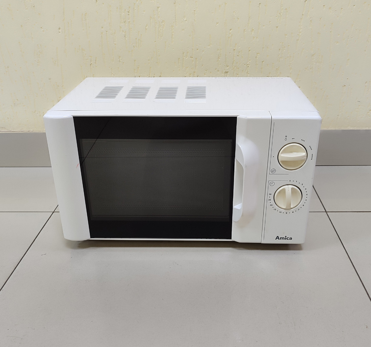 Соло-мікрохвильовка бу Amica MW13146W з Німеччини з гарантією