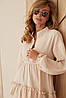 Повітряне літнє муслінове плаття-кльош з воланами на ґудзиках з довгими рукавами кольору беж, фото 2