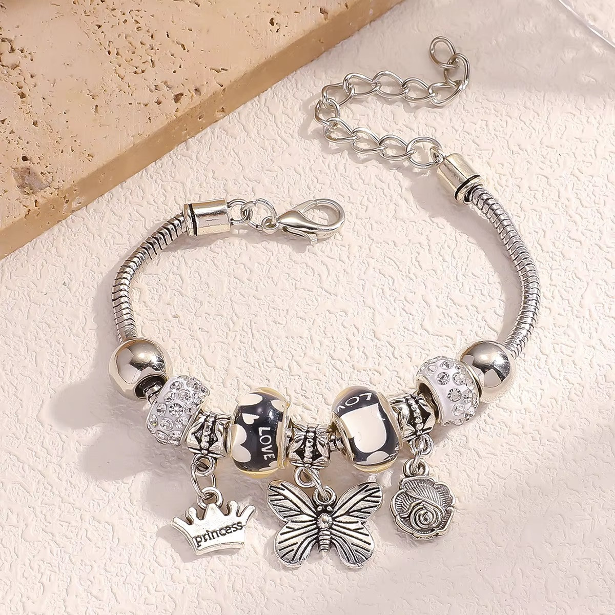 Шикарний жіночий браслет Пандора Pandora Love Butterfly камені з підвісками метелик корона квітка регулюється