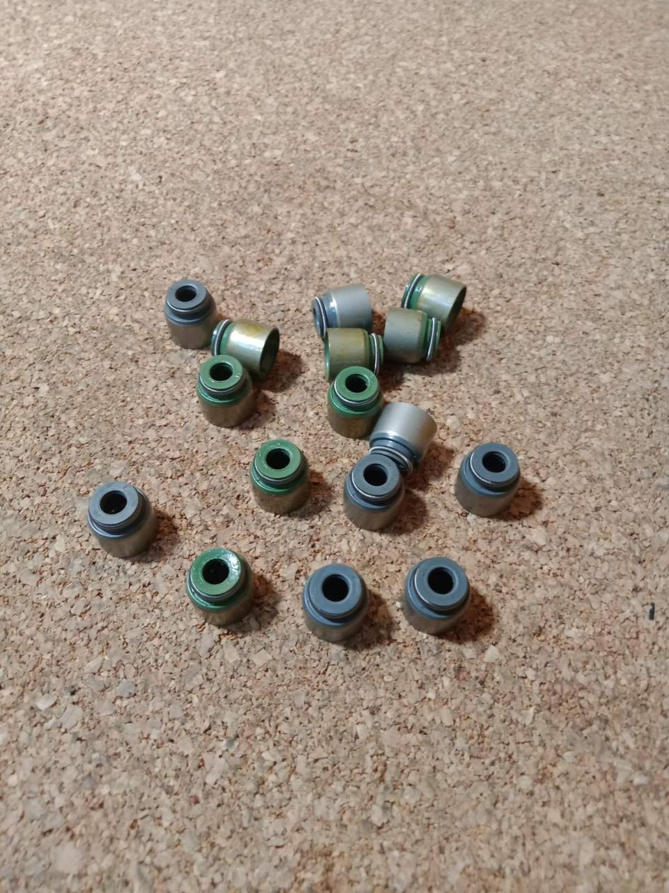 Сальники впускних\випускних клапанів Комплект 1,6 л Brilliance M1 M2 BS4 BS6 Бріліанс М1 М2 Брілліанс, фото 1