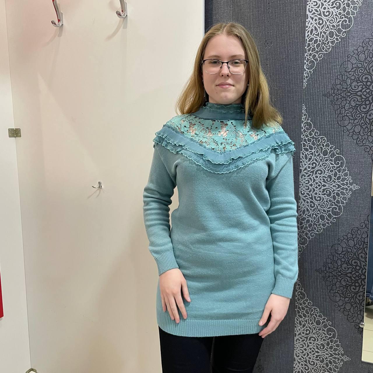 Жіночий светр джемпер подовжений теплий з мереживом М м'ята, фото 1