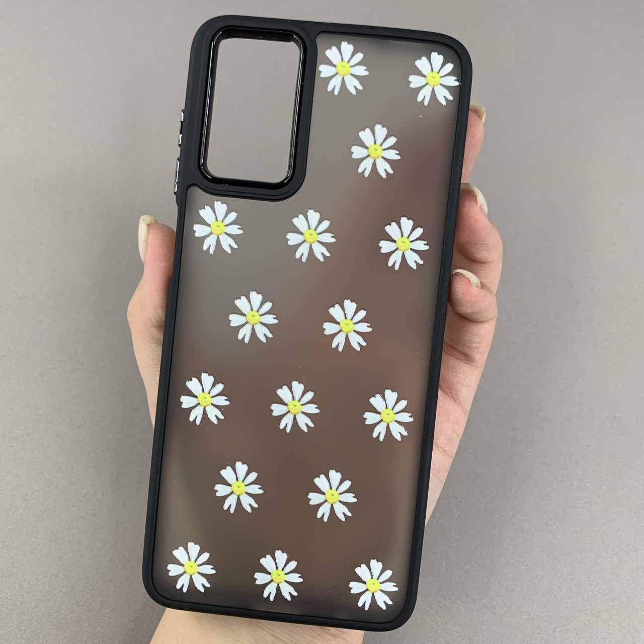 Чохол для Motorola G22 матовий чохол з білими ромашками на телефон моторола г22 чорний q04h