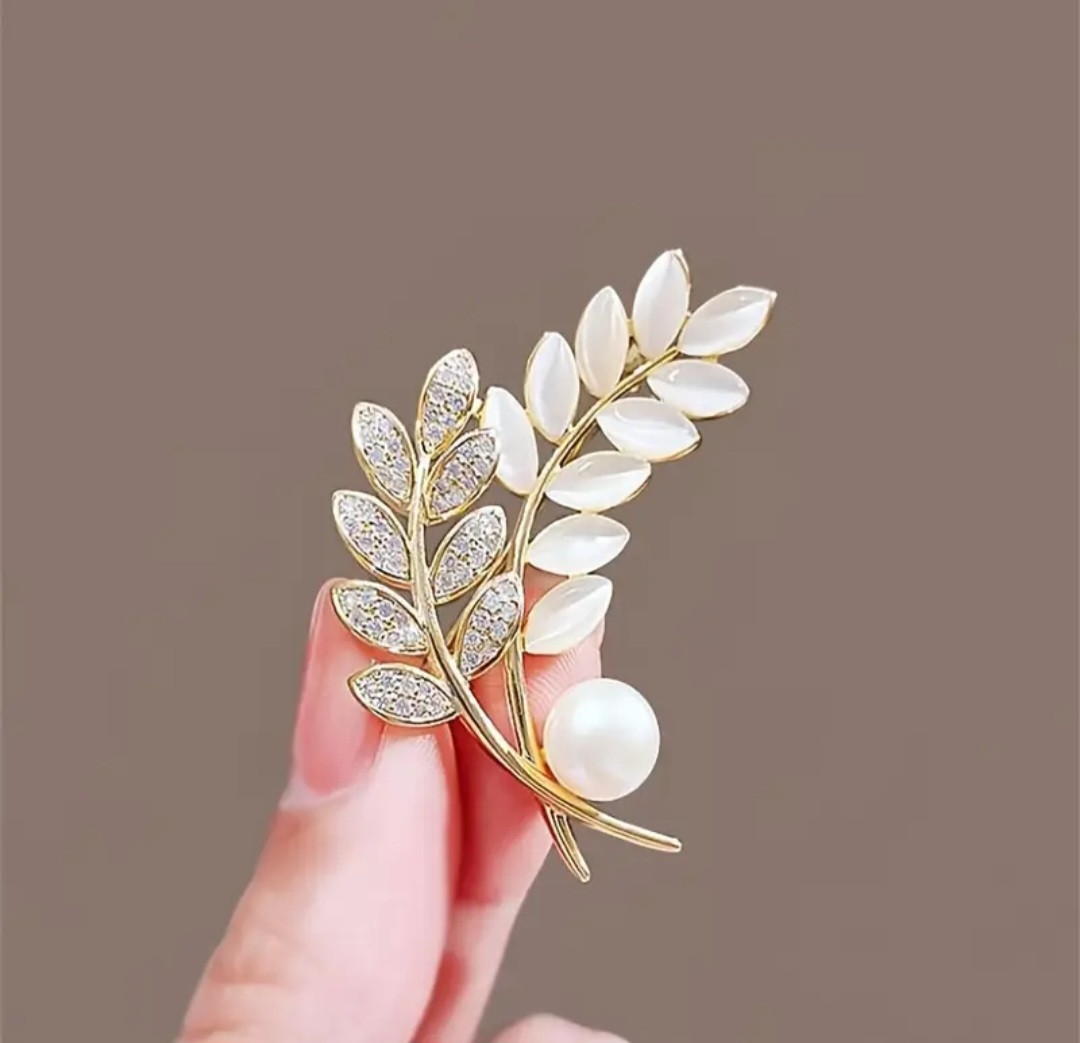 Брошка Колосок бежеве каміння Розмір 31 мм × 43 мм