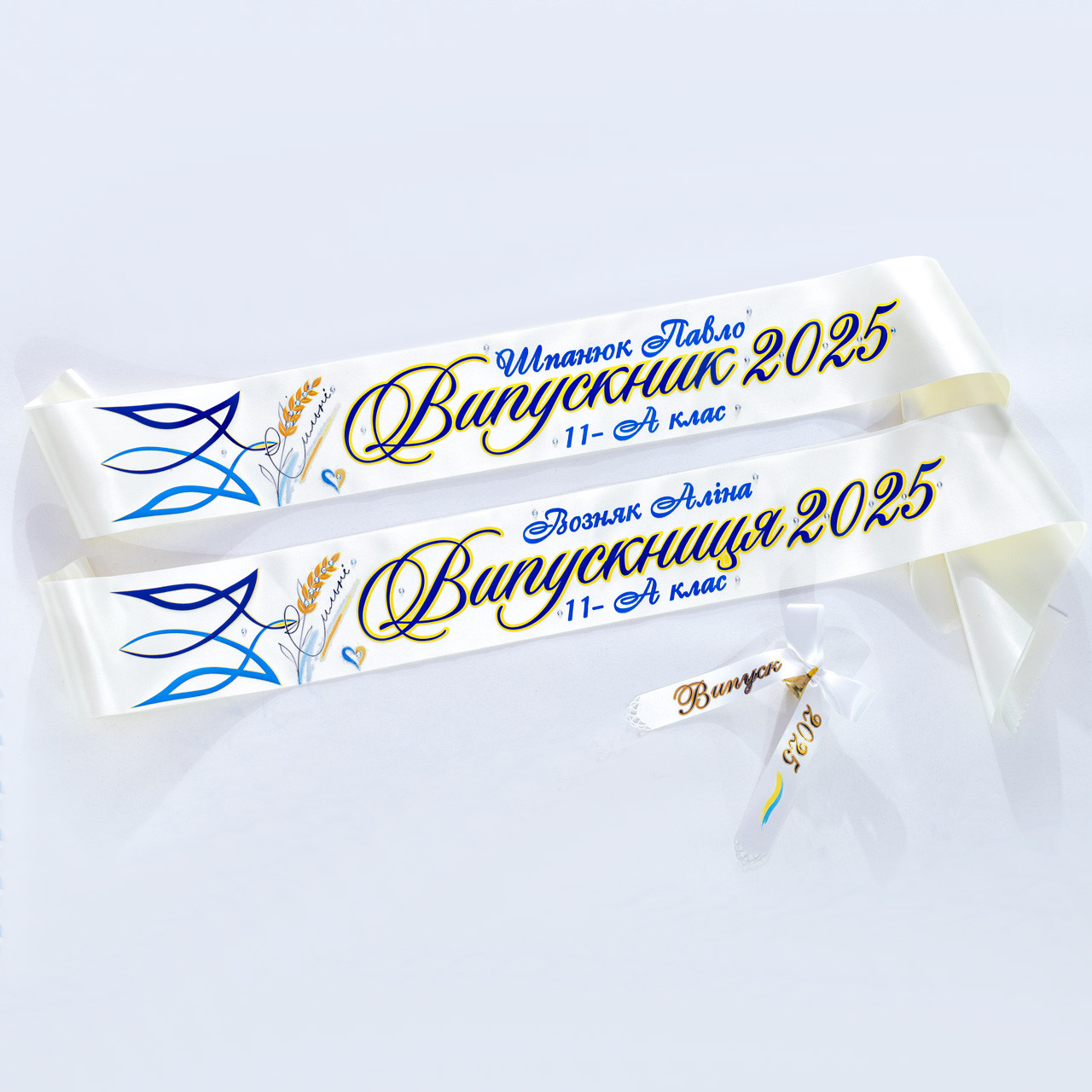 Бежева стрічка випускник повнокольоровий герб могутній