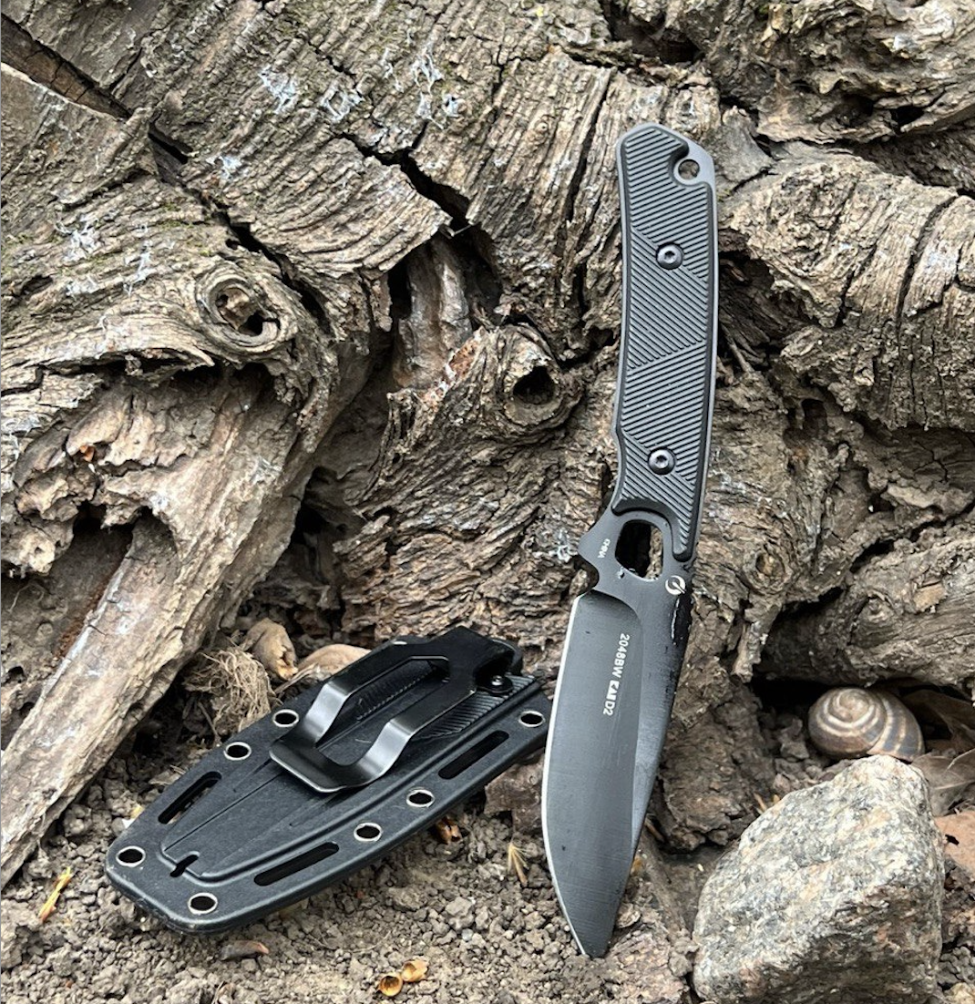 Мисливський ніж із чохлом D2 чорний
