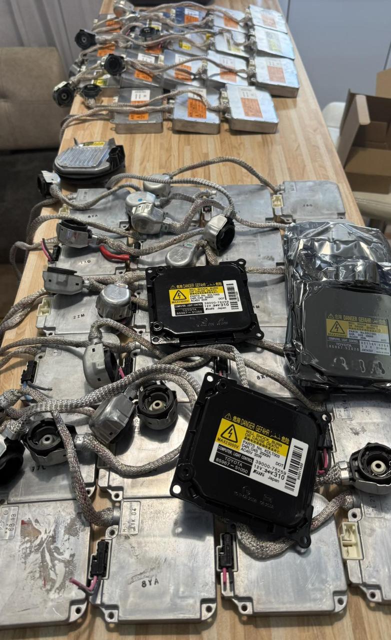 Б/У Ксеноновий блок розпалювання DENSO для TOYOTA LEXUS Блок керування ксеноном 85967-52021 8596752021
