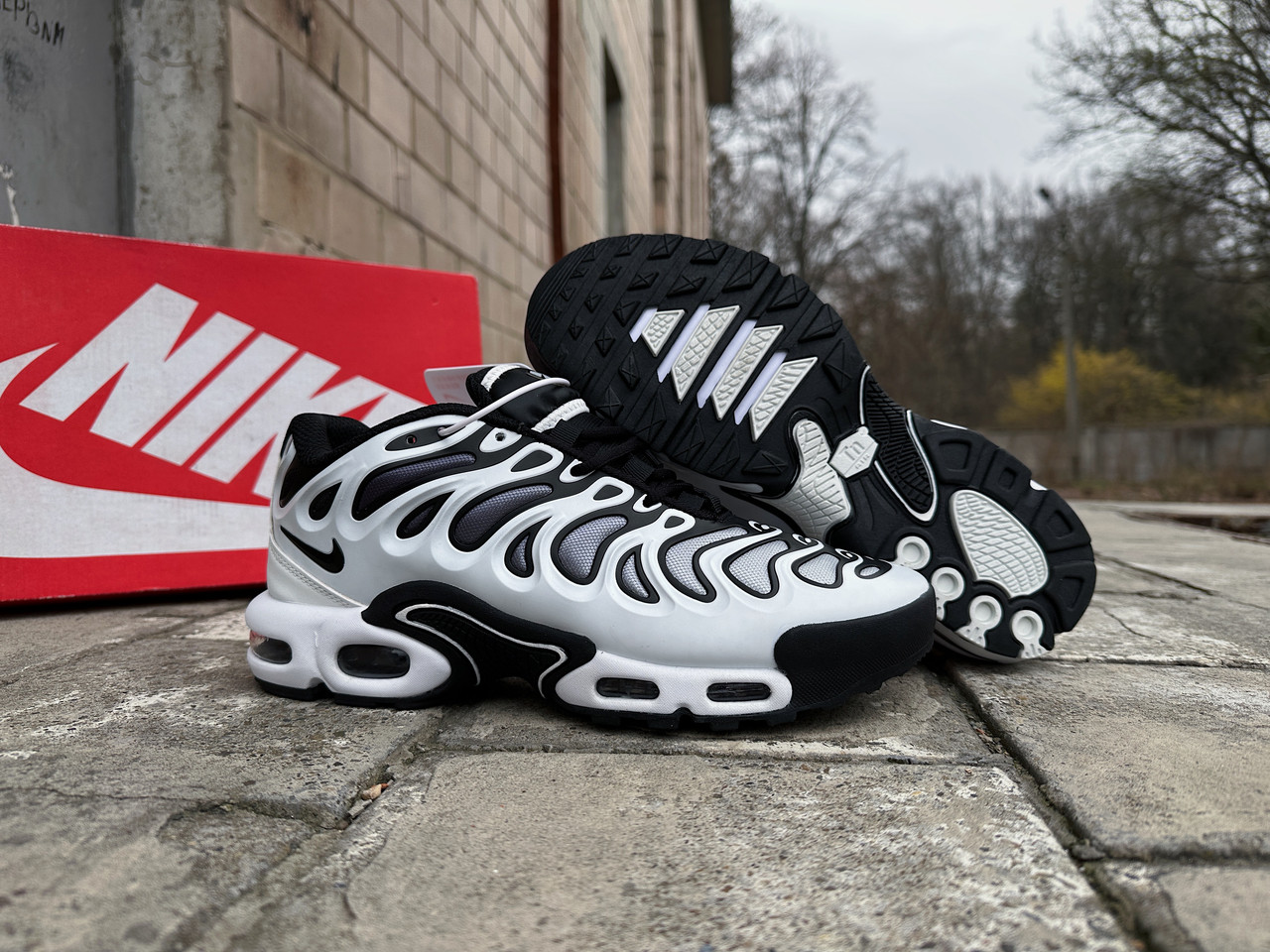Чоловічі кросівки Nike Air Max Drift White black білі з чорним