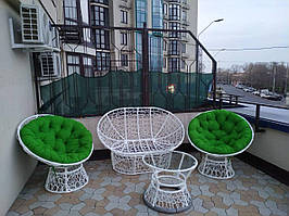 Ротангові плетні меблі із зеленими накидками