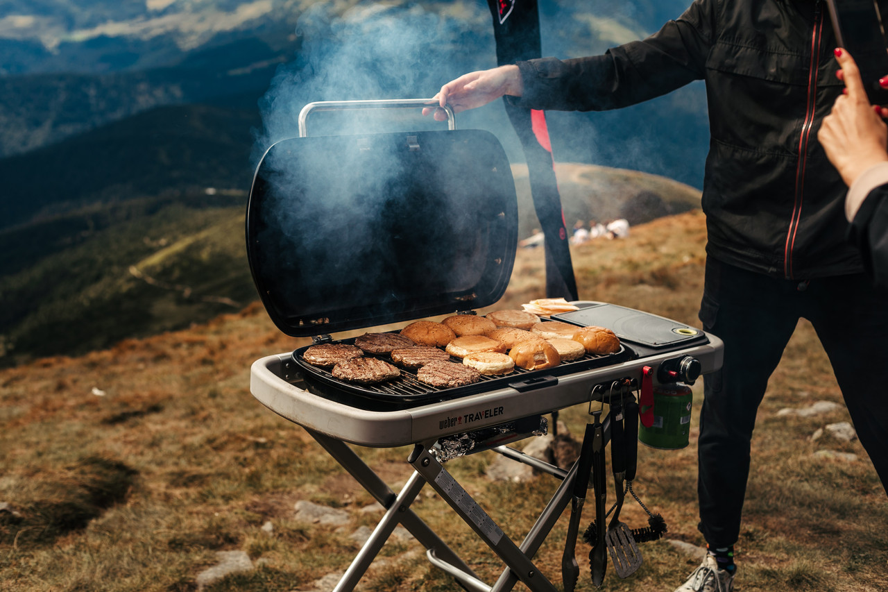 Гриль газовий Weber Traveler LP Stealth чорний