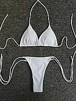 Роздільний жіночий купальник бікіні на зав'язках білого кольору