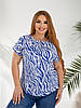 Жіноча легка літня з візерунком блузка-футболка з маленькими розрізами з боків, батал великі розміри, фото 6