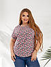 Жіноча легка літня з візерунком блузка-футболка з маленькими розрізами з боків, батал великі розміри, фото 7