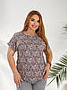 Жіноча легка літня з візерунком блузка-футболка з маленькими розрізами з боків, батал великі розміри, фото 10