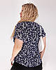 Жіноча легка літня з візерунком блузка-футболка з маленькими розрізами з боків, батал великі розміри, фото 2