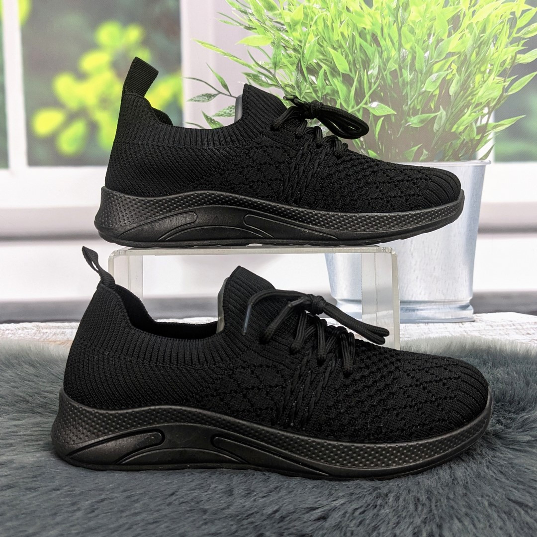 Кросівки жіночі GIPANIS чорні текстильні 4838