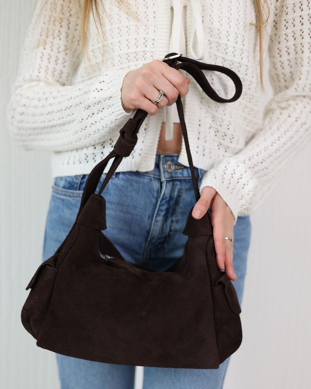 Жіноча сумка WeLassie з двома внутрішніми кишенями та регульованим плечовим ременем шоколадна Глорія