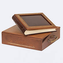 Фотоальбом сімейний класичний у шкіряній палітурці в дерев'яному кейсі 30*30 см