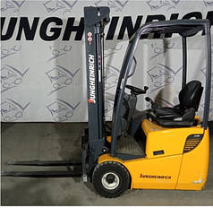 Б.в. електричний трьохопорний навантажувач EFG 113