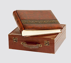 Фотоальбом у шкіряній палітурці з натуральної шкіри з дизайнерськими листами в подарунковому кейсі 35*35 см