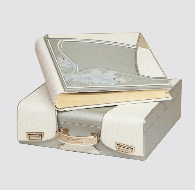 Фотоальбом у шкіряній палітурці зі шкіри різної текстури та кольору з прошитими листами у подарунковому кейсі, фото 1