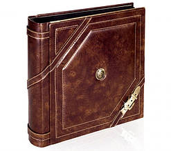 Фотоальбом стильний у шкіряній палітурці з натуральної шкіри, прикрашений пряжкою з прошитими аркушами