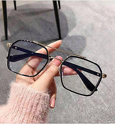 Трендові жіночі іміджеві окуляри в чорній оправі з золотистими елементами