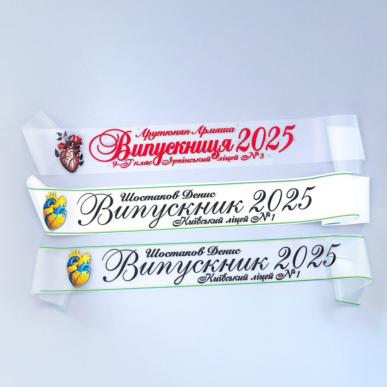 Прозорі стрічки випускник із серцем