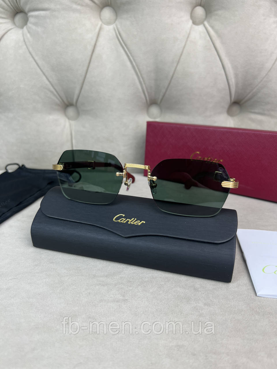 Сонцезахисні окуляри Cartier з дерев'яними дужками чорне скло