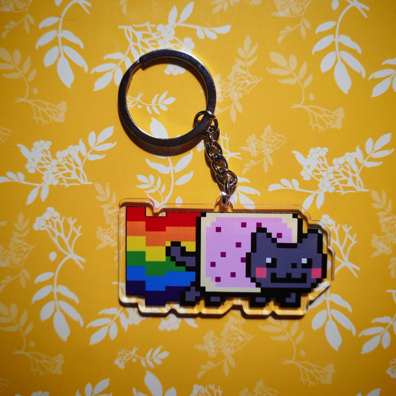 6596271952_w640_h640_brelok-