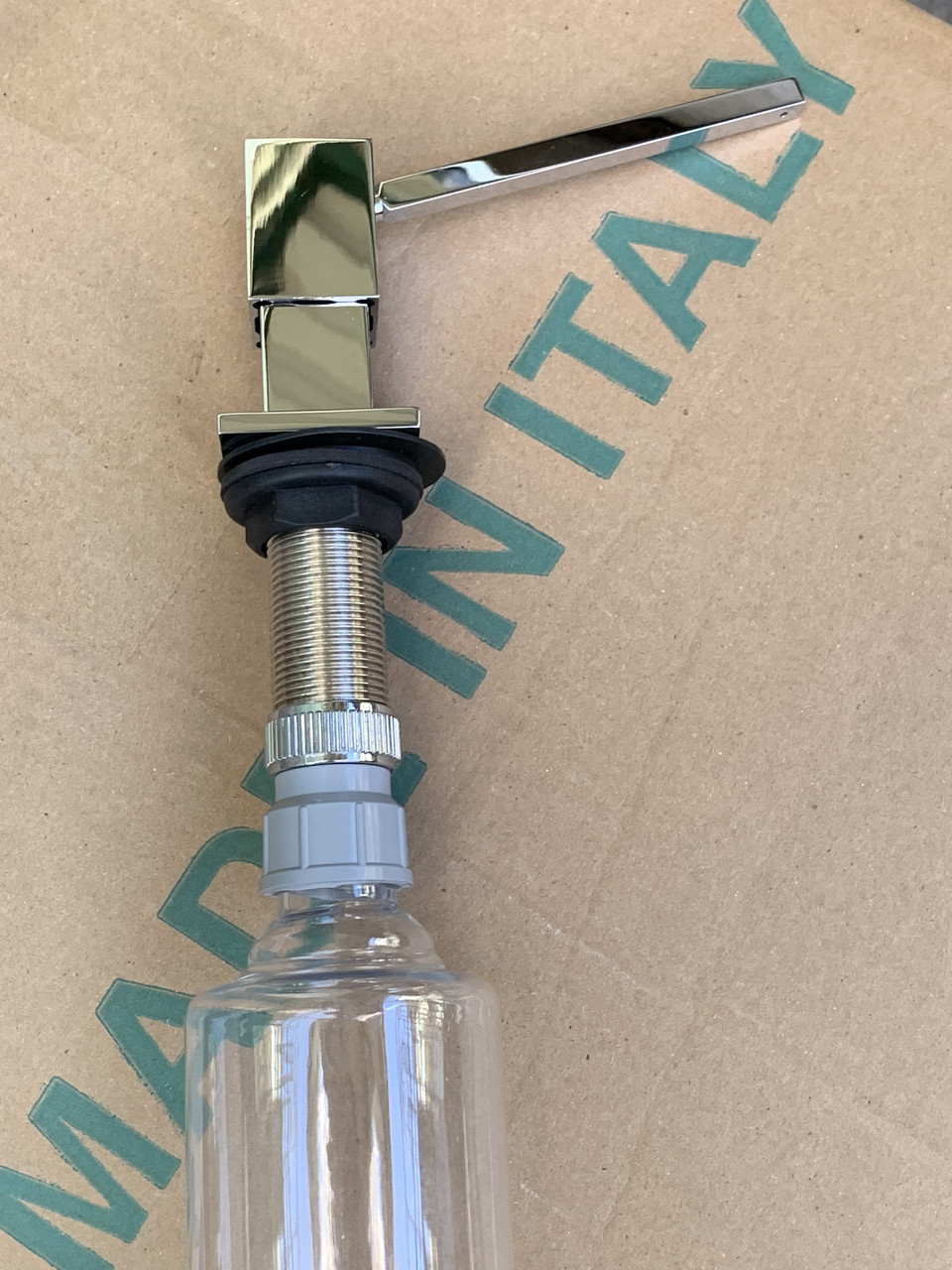 Дозатор миючого засобу квадратний хром