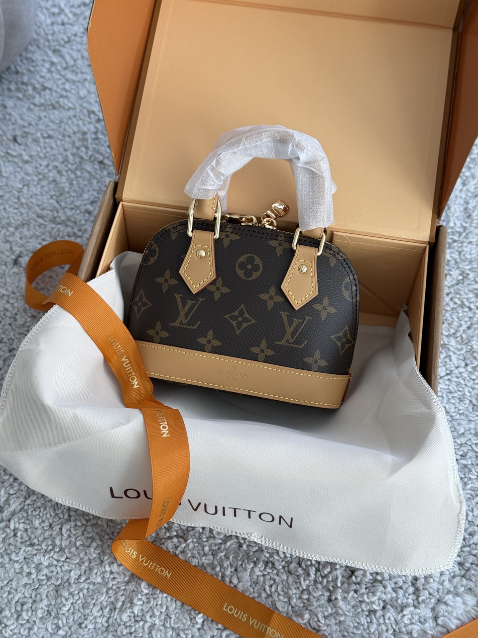 Louis Vuitton nano alma bag, фото 1