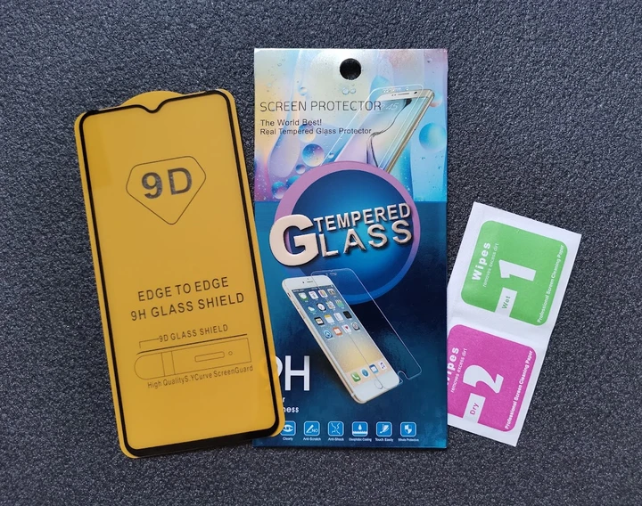 Захисне скло для Tecno Spark 7 KF6j / KF6i с черной рамкой