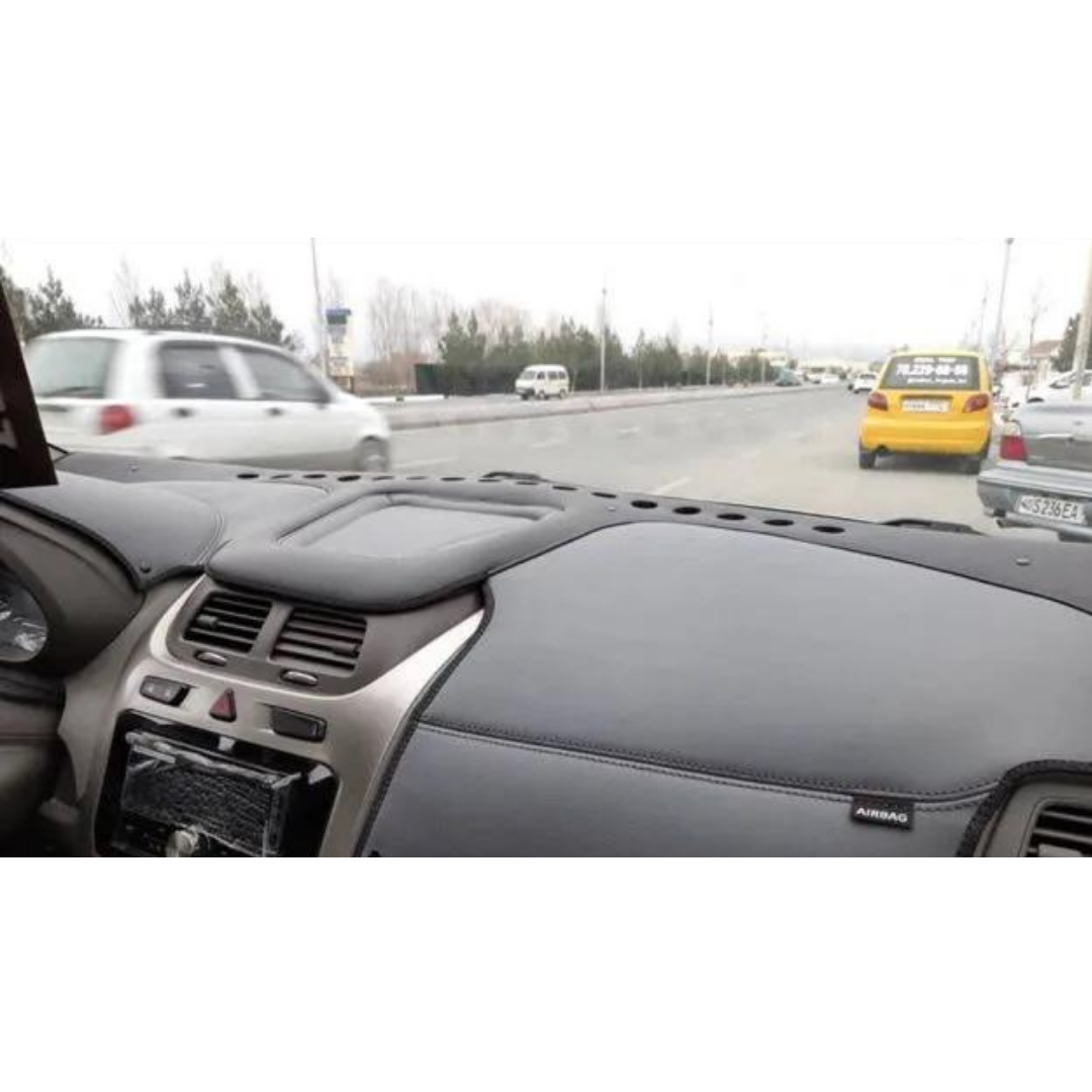 Накидка на панель приладів DAEWOO Cobalt. Ravon R4 2013+