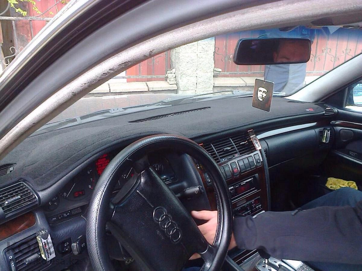 Накидка на панель приладів Audi A8 (D2 пок., Typ 4D ) лівий кермо 1994-2002