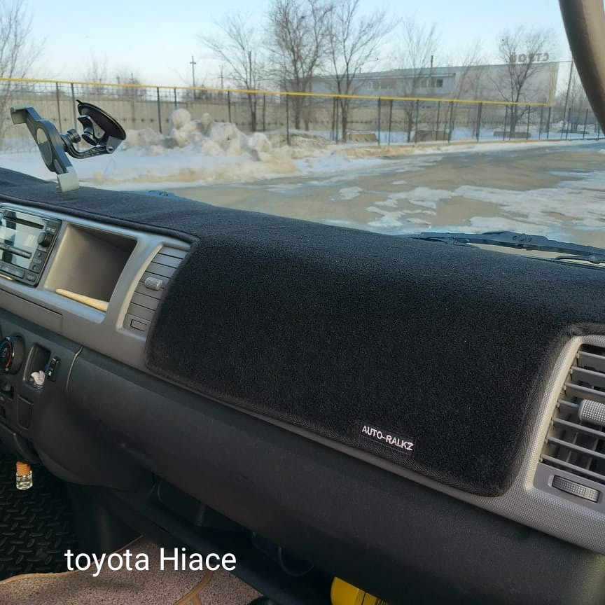 Накидка на панель приладів TOYOTA Hiace, 2005+