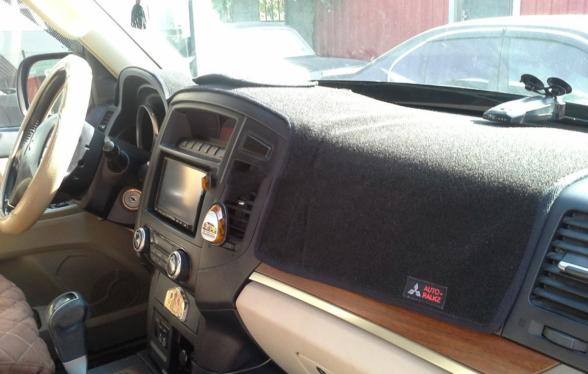 Накидка на панель приладів MITSUBISHI Pajero (4 пок., ) 2006+