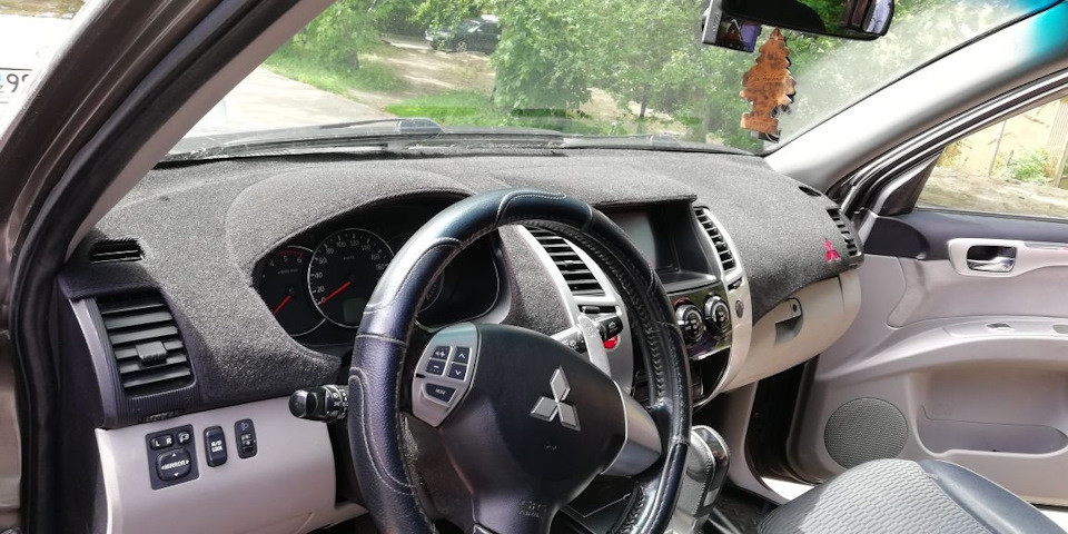 Накидка на панель приладів MITSUBISHI L-200 Pickup 2005-2015